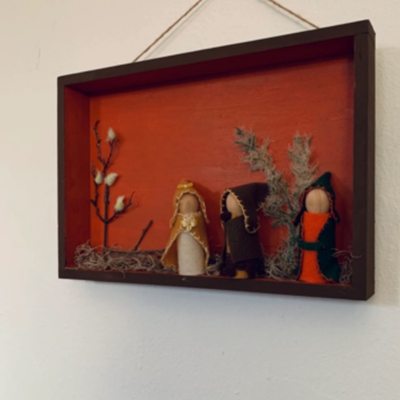 Waldorf Peg Dolls Wall Hanging - Picture 2 of 4